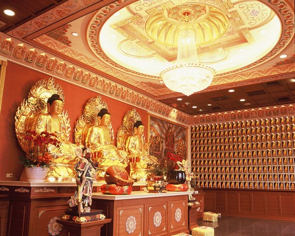 新北市樹林山佳紅藏寺-三寶佛殿 -信徒線上點燈